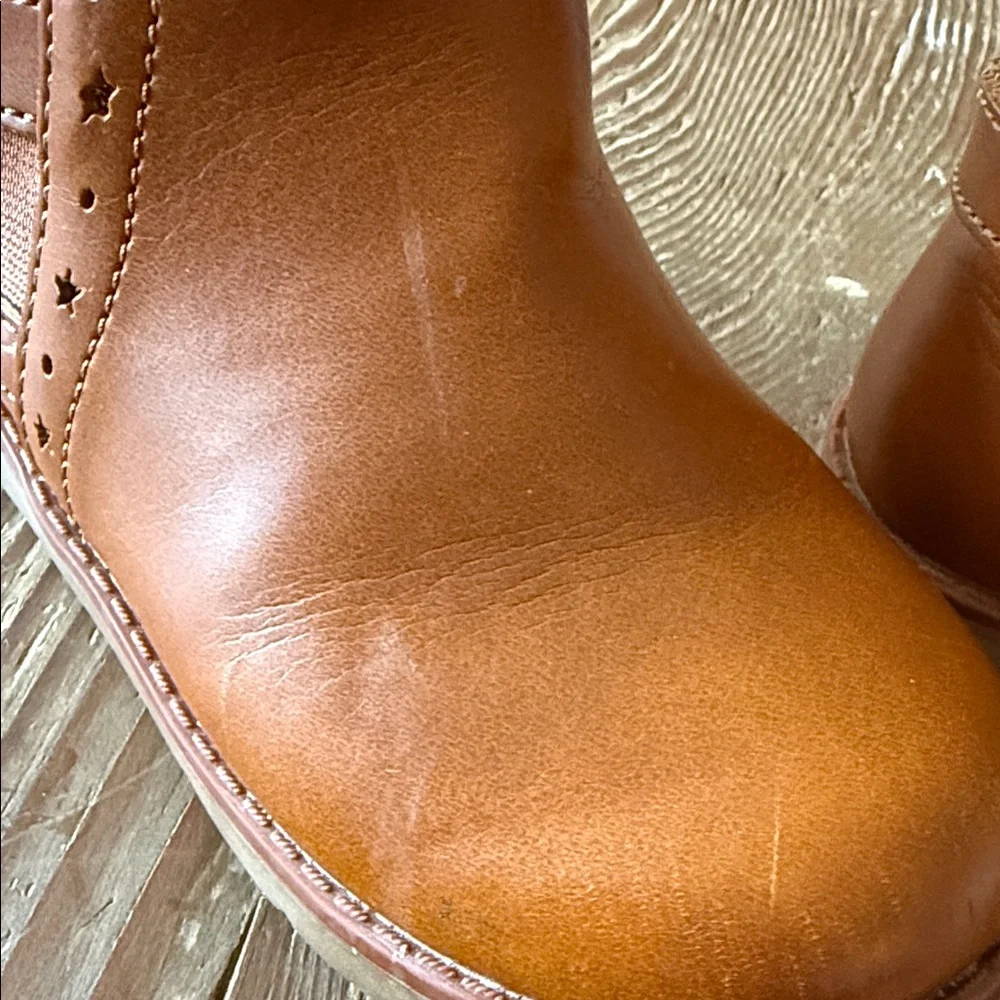 Stride rite SRT Agnes brown boots 8M zip side mild scratches need shoe shine